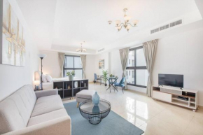 Elegant Studio with Canal View and Close to Metro